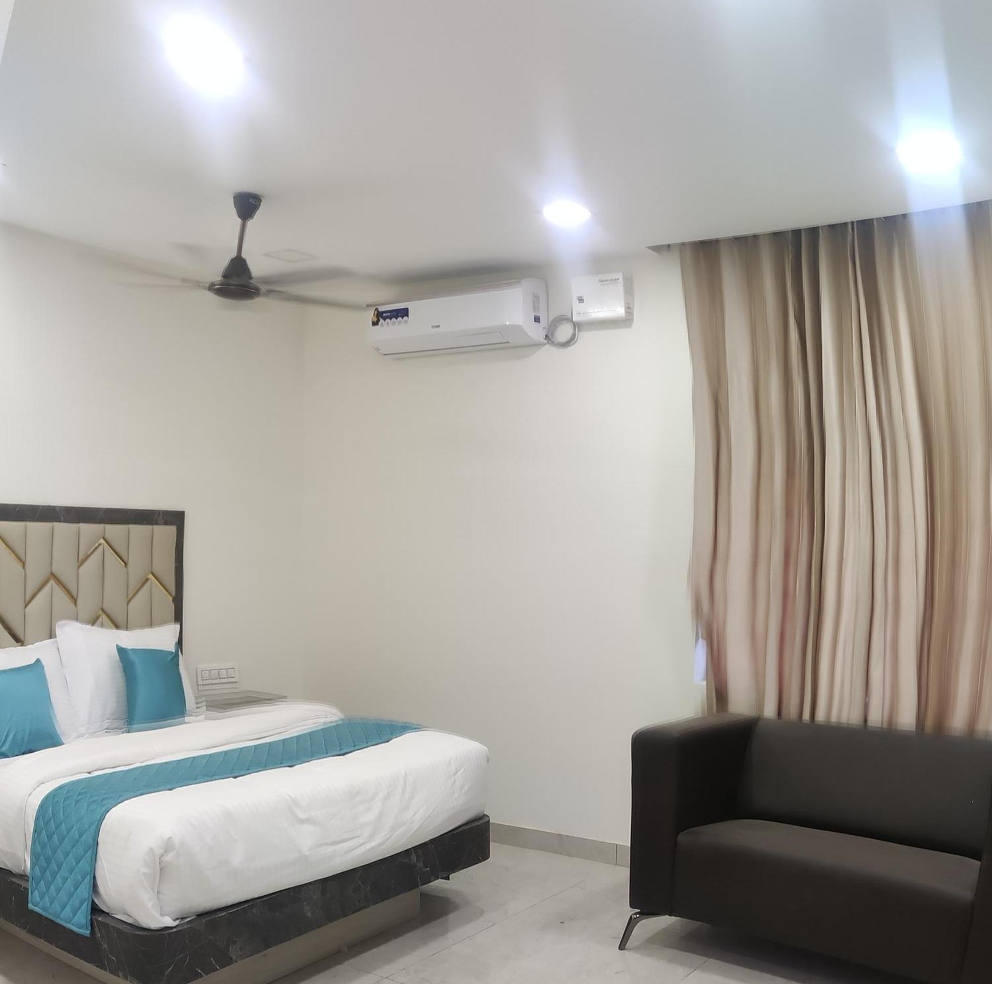 Balaji Residency Velánganni Kültér fotó